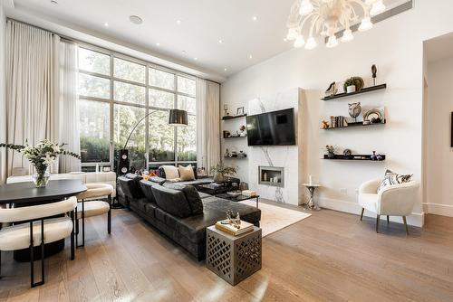 Salon - 103-215 Av. Redfern, Westmount, QC - Indoor Photo Showing Living Room With Fireplace