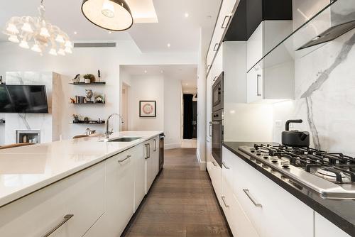 Kitchen - 103-215 Av. Redfern, Westmount, QC - Indoor Photo Showing Kitchen With Upgraded Kitchen