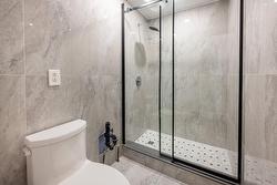 Salle de bains attenante à la CCP - 