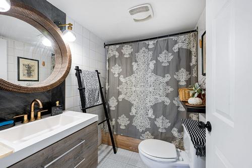 Bathroom - 13 Rue Alfred, Laval (Sainte-Rose), QC - Indoor Photo Showing Bathroom