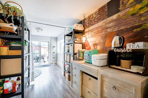 Coin-repas - 13 Rue Alfred, Laval (Sainte-Rose), QC - Indoor