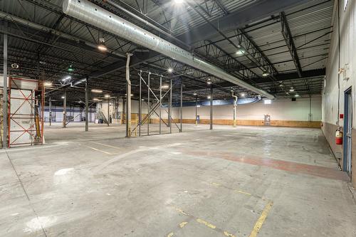 Intérieur - 60Z Rue Sheard, Coaticook, QC -  Photo Showing Garage