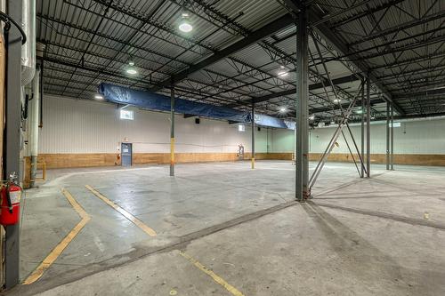 Intérieur - 60Z Rue Sheard, Coaticook, QC - Indoor Photo Showing Garage