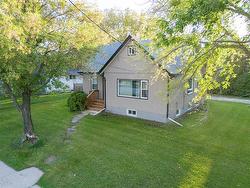 105 PARK AVE  Lac Du Bonnet, MB R0E 1A0