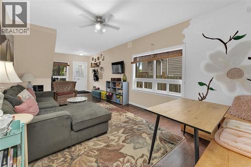 3145 Donnelly, Windsor, ON - Indoor Photo Showing Living Room