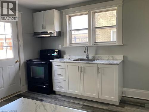 246 Madison Avenue S, Kitchener, ON - Indoor Photo Showing Kitchen