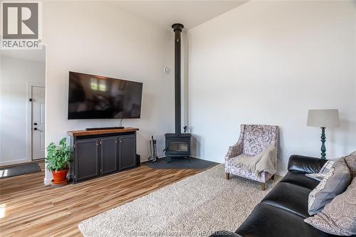 1357 Smith Falls Road, Dawn-Euphemia, ON - Indoor Photo Showing Living Room