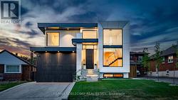 16 DEEVALE ROAD  Toronto, ON M3M 1Z3