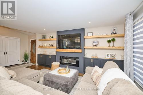6796 Stokes Street, Niagara Falls (Dorchester), ON - Indoor Photo Showing Living Room With Fireplace