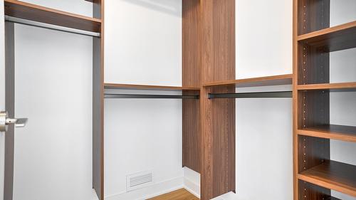 Walk-in closet - 3709-1020 Rue De La Montagne, Montréal (Ville-Marie), QC - Indoor Photo Showing Other Room