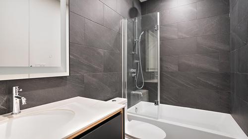 Bathroom - 3709-1020 Rue De La Montagne, Montréal (Ville-Marie), QC - Indoor Photo Showing Bathroom