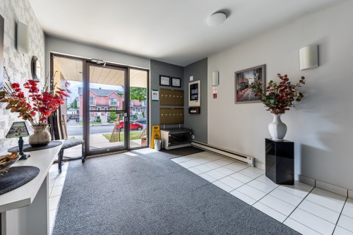 Hall - 202-845 Rue Rodier, Saint-Jean-Sur-Richelieu, QC - Indoor Photo Showing Other Room