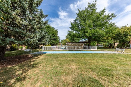 Pool - 202-845 Rue Rodier, Saint-Jean-Sur-Richelieu, QC - Outdoor