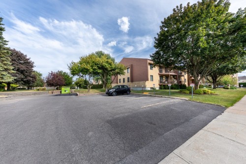 Parking - 202-845 Rue Rodier, Saint-Jean-Sur-Richelieu, QC - Outdoor