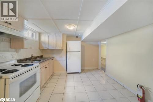 9 Welbeck Drive, Brampton, ON - Indoor Photo Showing Kitchen With Double Sink