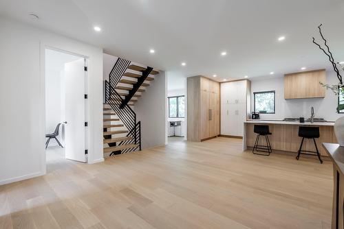 Cuisine - 705 Rue Westchester, Baie-D'Urfé, QC - Indoor Photo Showing Other Room