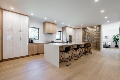 Cuisine - 705 Rue Westchester, Baie-D'Urfé, QC - Indoor Photo Showing Other Room