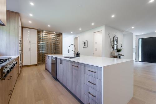 Cuisine - 705 Rue Westchester, Baie-D'Urfé, QC - Indoor Photo Showing Kitchen With Upgraded Kitchen