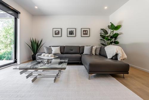 Salon - 705 Rue Westchester, Baie-D'Urfé, QC - Indoor Photo Showing Living Room