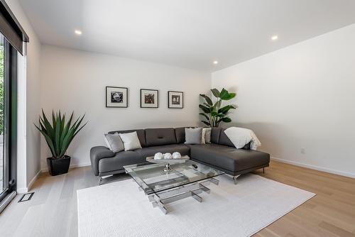 Salon - 705 Rue Westchester, Baie-D'Urfé, QC - Indoor Photo Showing Living Room