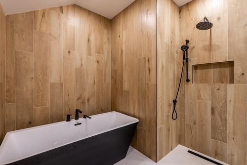 Salle de bains attenante à la CCP - 705 Rue Westchester, Baie-D'Urfé, QC - Indoor Photo Showing Other Room