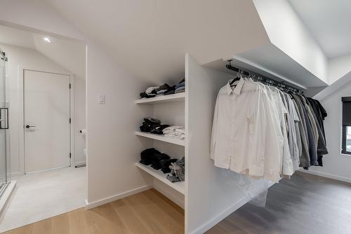 Penderie (Walk-in) - 705 Rue Westchester, Baie-D'Urfé, QC - Indoor With Storage