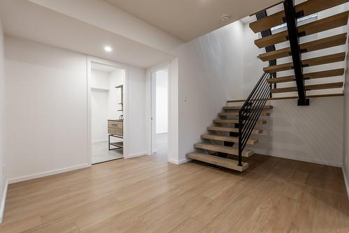 Escalier - 705 Rue Westchester, Baie-D'Urfé, QC - Indoor Photo Showing Other Room