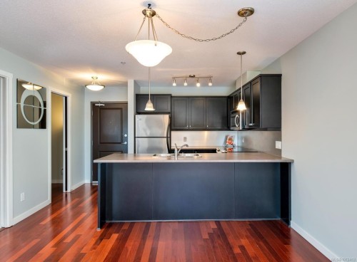 223-555 Franklyn St, Nanaimo, BC - Indoor Photo Showing Kitchen