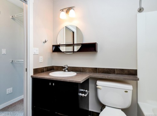 223-555 Franklyn St, Nanaimo, BC - Indoor Photo Showing Bathroom