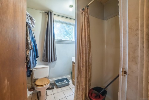 1226 Lawlor Rd, Nanaimo, BC - Indoor Photo Showing Bathroom
