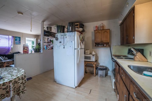 1226 Lawlor Rd, Nanaimo, BC - Indoor Photo Showing Kitchen