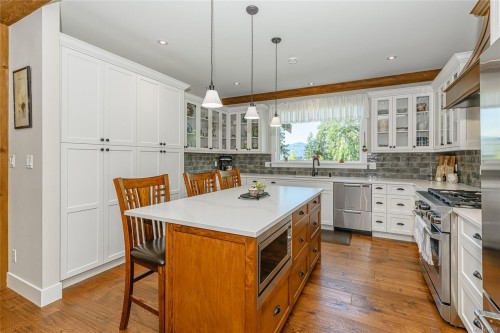 7375 Lakefront Dr, Lake Cowichan, BC 