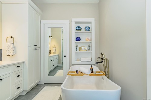 7375 Lakefront Dr, Lake Cowichan, BC 