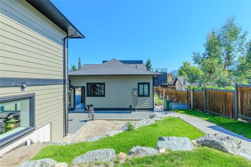 7375 Lakefront Dr, Lake Cowichan, BC 