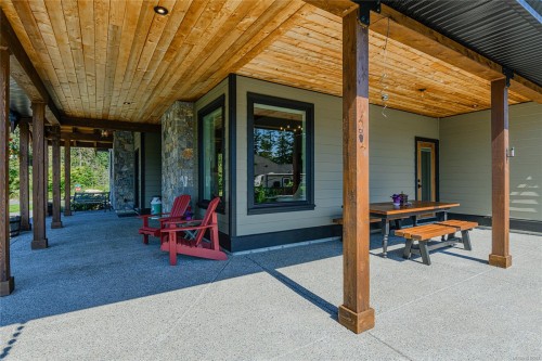 7375 Lakefront Dr, Lake Cowichan, BC 