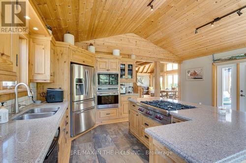 954461 7Th Line Ehs Road, Mono, ON - Indoor Photo Showing Kitchen With Double Sink With Upgraded Kitchen