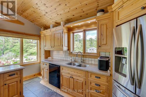 954461 7Th Line Ehs Road, Mono, ON - Indoor Photo Showing Kitchen With Double Sink