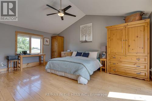 954461 7Th Line Ehs Road, Mono, ON - Indoor Photo Showing Bedroom