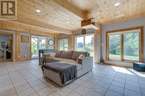 954461 7Th Line Ehs Road, Mono, ON - Indoor Photo Showing Living Room