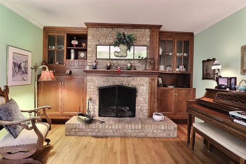 Living room - 60 Av. Des Rapides, Québec (Beauport), QC - Indoor Photo Showing Living Room With Fireplace