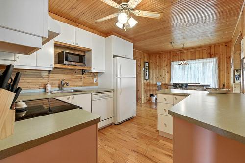 Kitchen - 62 Ch. Lakeview, Saint-Adolphe-D'Howard, QC - Indoor Photo Showing Kitchen