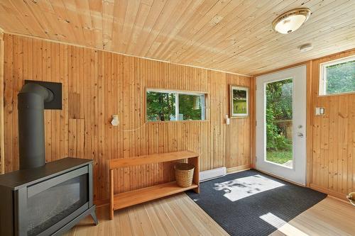 Hall d'entrée/Vestibule - 62 Ch. Lakeview, Saint-Adolphe-D'Howard, QC - Indoor Photo Showing Other Room