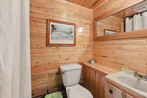 Powder room - 62 Ch. Lakeview, Saint-Adolphe-D'Howard, QC - Indoor Photo Showing Bathroom