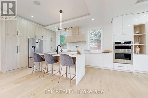 768 Montbeck Crescent, Mississauga, ON - Indoor Photo Showing Kitchen With Upgraded Kitchen