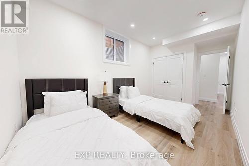 768 Montbeck Crescent, Mississauga, ON - Indoor Photo Showing Bedroom