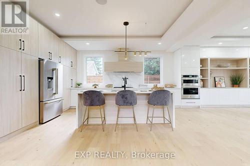 768 Montbeck Crescent, Mississauga, ON - Indoor Photo Showing Kitchen