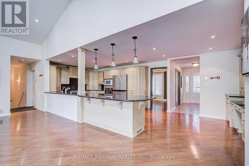 20 Blackforest Drive, Richmond Hill, ON - Indoor Photo Showing Kitchen