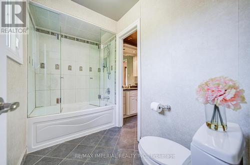 20 Blackforest Drive, Richmond Hill, ON - Indoor Photo Showing Bathroom
