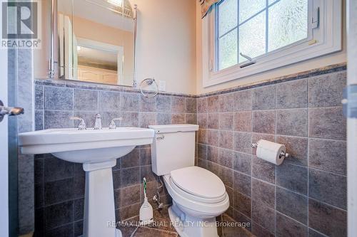 20 Blackforest Drive, Richmond Hill, ON - Indoor Photo Showing Bathroom