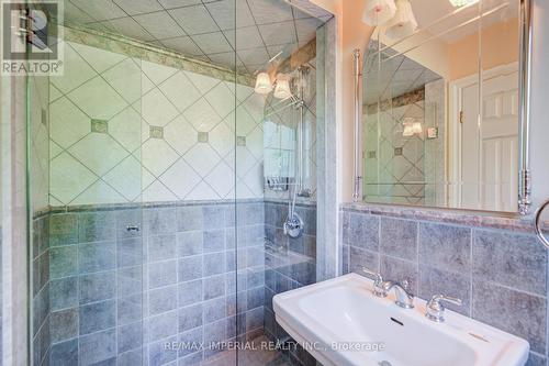 20 Blackforest Drive, Richmond Hill, ON - Indoor Photo Showing Bathroom
